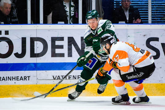 Färjestads Oskar Steen och Karlskronas Konstantin Komarek