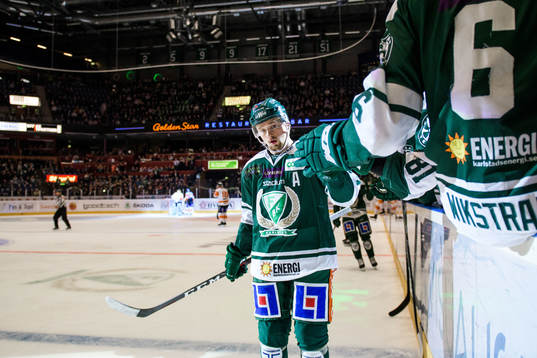 Färjestads Rasmus Asplund jublar