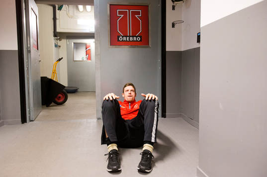 Örebros Kalle Olsson värmer upp