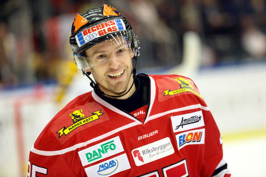 Örebros Kalle Olsson jublar