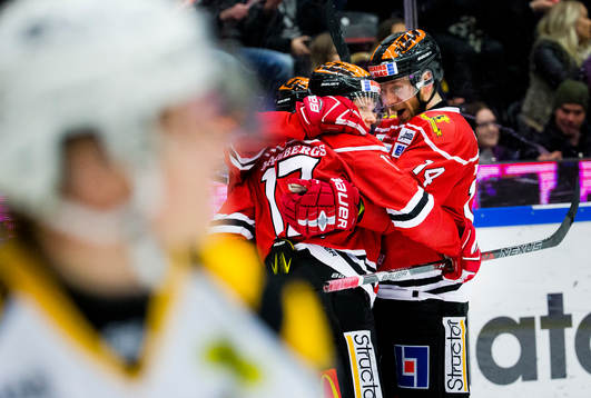 Örebros Daniel Viksten gör 3-0 och jublar med Tom Wandell