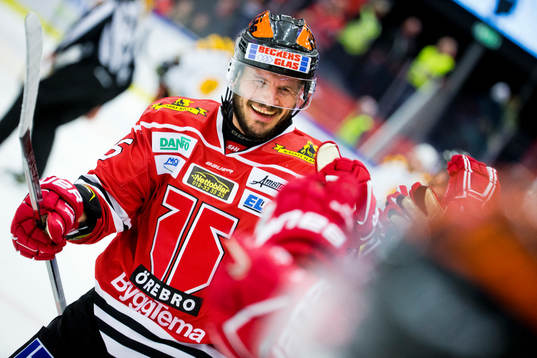 Örebros Johan Wiklander gör 4-1 och jublar