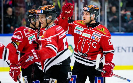 Örebros Viktor Ekbom jublar vid 1-0 målet