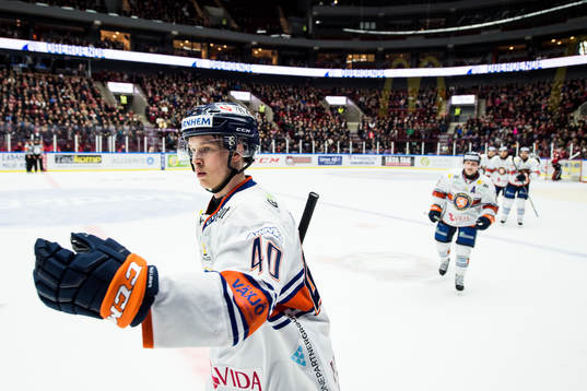 Växjös Elias Pettersson jublar