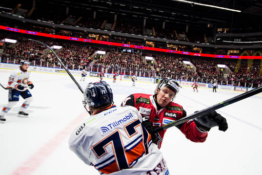 Växjös Pontus Netterberg och Malmö Redhawks Tuukka