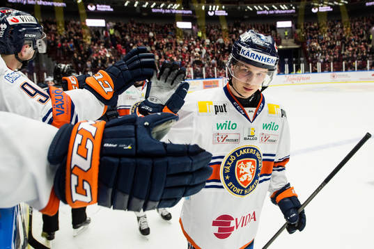 Växjös Elias Pettersson jublar