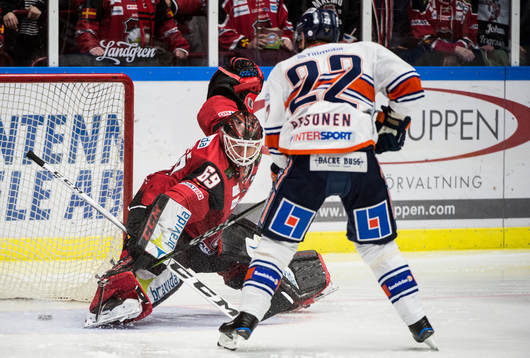 Växjös Janne Pesonen gör 0-2 bakom Malmö Redhawks