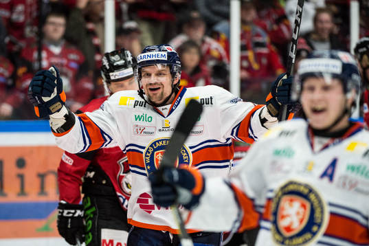 Växjös Janne Pesonen jublar
