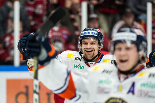 Växjös Janne Pesonen jublar
