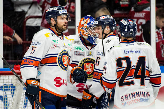 Växjös Noah Welch och Linus Högberg jublar med målvakt