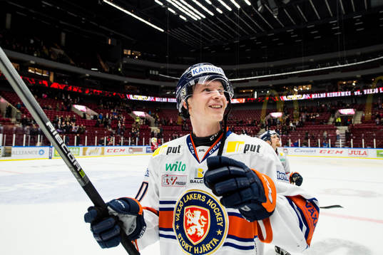 Växjös Elias Pettersson jublar