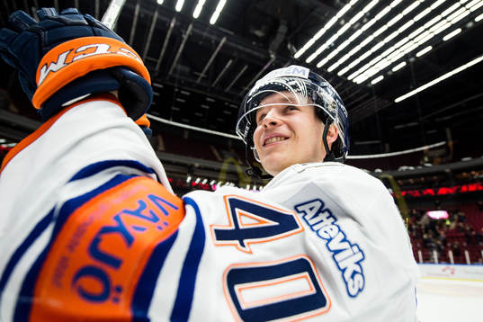Växjös Elias Pettersson jublar