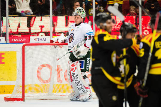 Frölundas målvakt Johan Gustafsson deppar