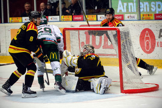 Frölundas Simon Hjalmarsson och Brynäs målvakt David