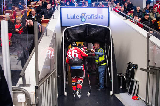 Luleås Emil Larsson går av