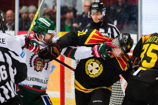 Bråk mellan Frölundas Joel Lundqvist och Brynäs Jonathan