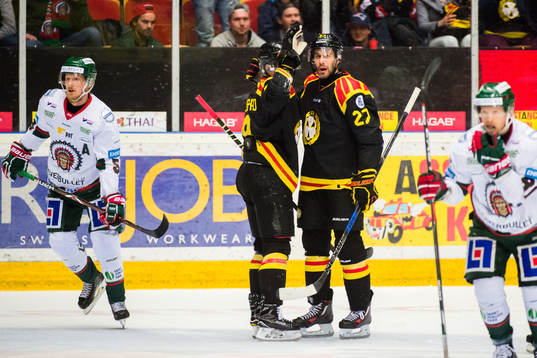 Brynäs Aaron Palushaj jublar med Drew Miller
