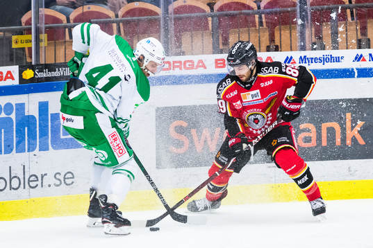 Luleås Ryan Johnston och Rögles Daniel Widing