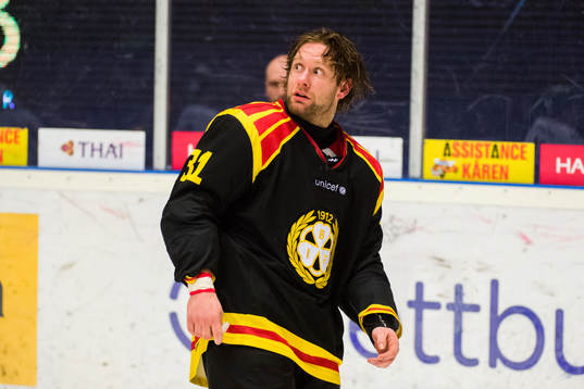 Brynäs Jonathan Granström lämnar isen
