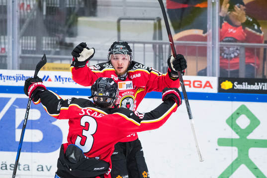 Luleås Robin Kovacs jublar