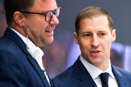 Rögles tränare Cameron Abbott och assisterande tränare