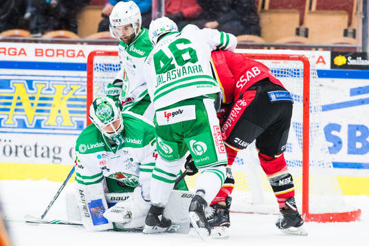 Rögles Janne Jalasvaara och Luleås Johan Forsberg