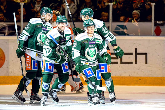 Färjestads Marcus Nilsson jublar med lagkamrater