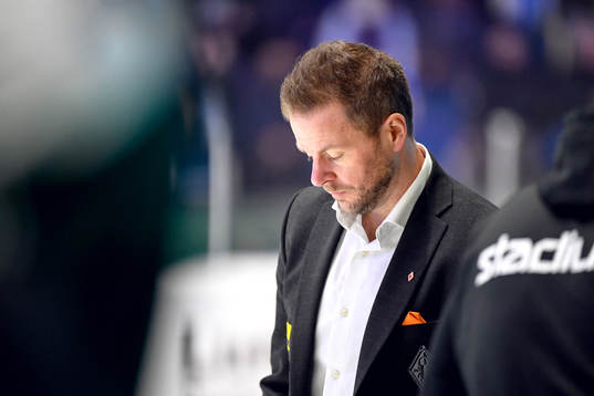 Karlskronas assisterande tränare Mikael Aaro  deppar