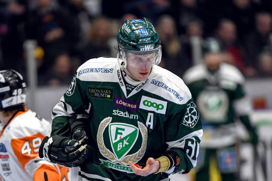 Färjestads Johan Ryno blöder