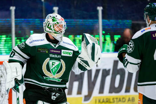 Färjestads målvakt Lars Haugen jublar