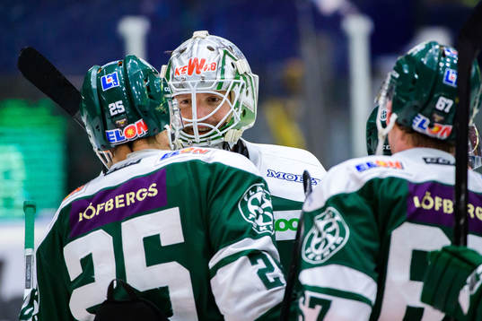 Färjestads målvakt Lars Haugen jublar