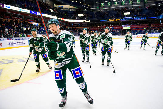 Färjestads Rasmus Asplund och lagkamrater tackar publiken