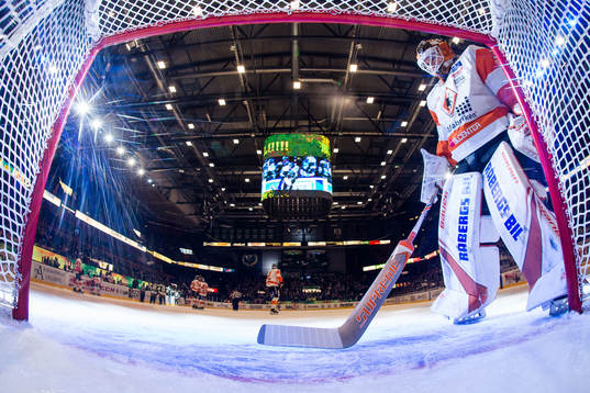 Karlskronas målvakt Henrik Lundberg deppar