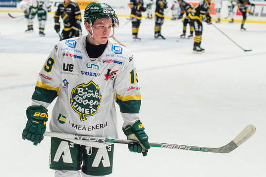 Björklövens Austin Farley före ishockeymatchen i
