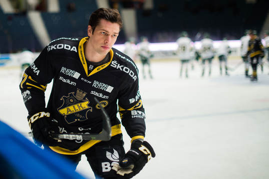 s Eric Castonguay före ishockeymatchen i Hockeyallsvenskan