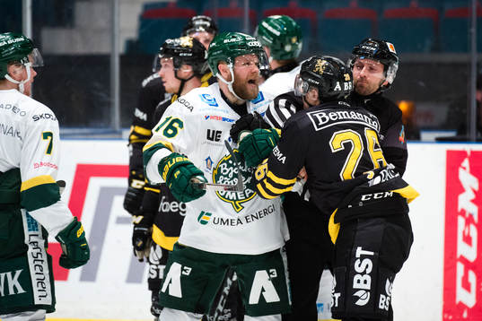 s Jens Jakobs i bråk med Björklövens Roope Talaja