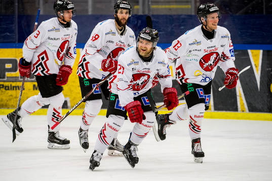 Vita Hästens Alexander Pettersson har kvitterat till 2-2