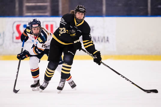 s Louise Nordberg Tenglin och Djurgårdens Julia Östlund
