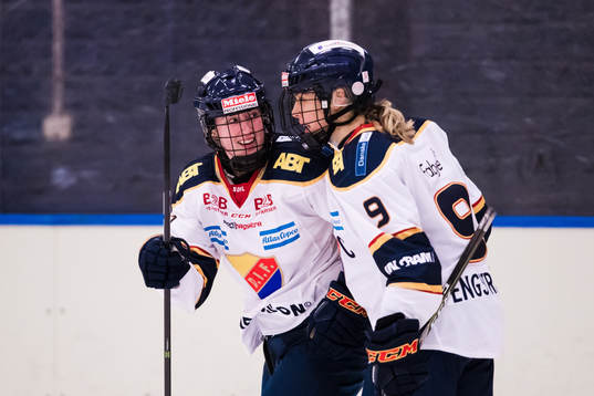 Djurgårdens Elin Johansson jublar med Molly Engstrom