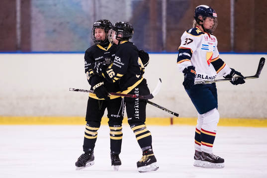 s Lisa Johansson jublar