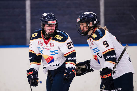 Djurgårdens Elin Johansson jublar med Molly Engstrom