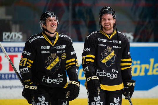 s Eric Castonguay och Eric Norin jublar
