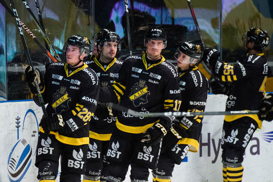 s Jesper Fröden och Simon Fernholm jublar
