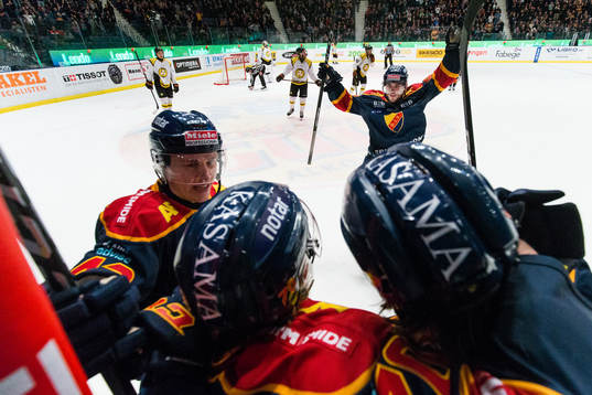 Djurgårdens Tom Nilsson och Gustav Possler jublar