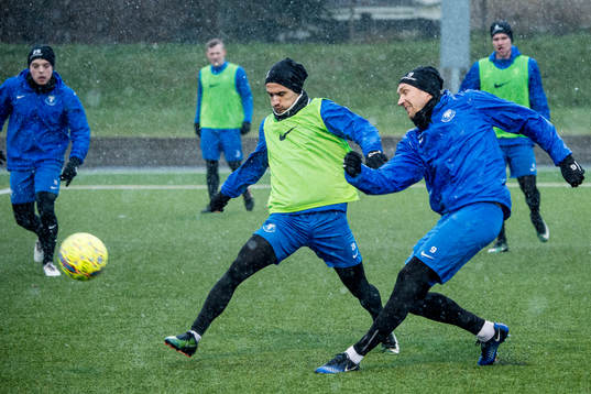 Furkan Motori och Marcus Pode i snöfallet