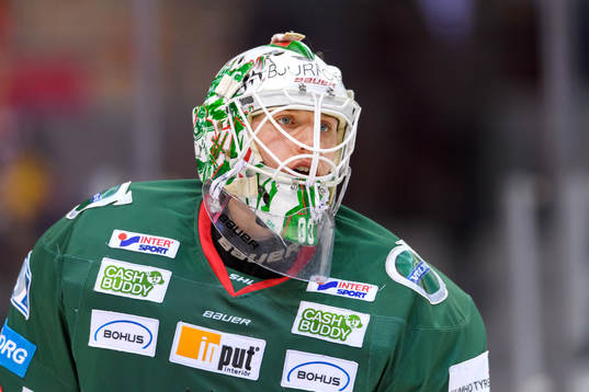 Frölundas målvakt Johan Mattsson innan ishockeymatchen i