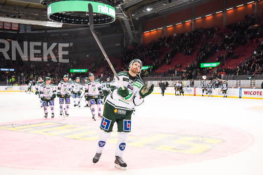 Färjestads Dick Axelsson jublar