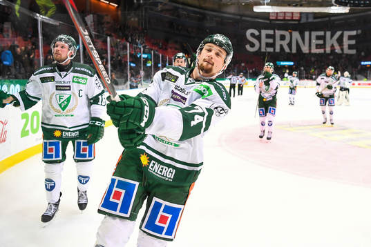 Färjestads Rasmus Asplund jublar