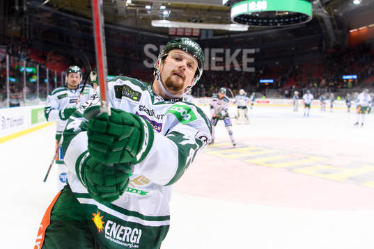 Färjestads Rasmus Asplund tackar publiken