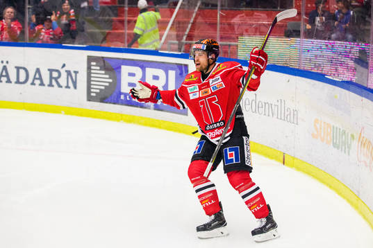 Örebros Tylor Spink jublar